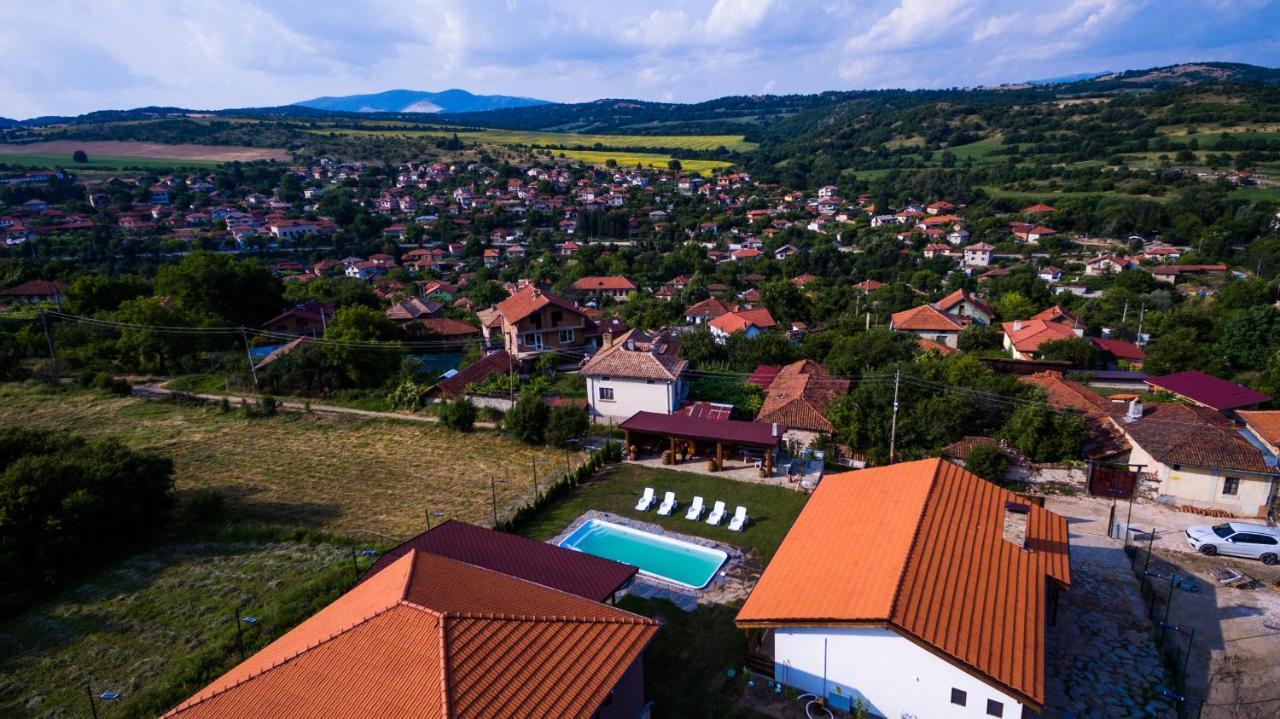 Етно Комплекс "Поп Грую Бански" Banya  Esterno foto